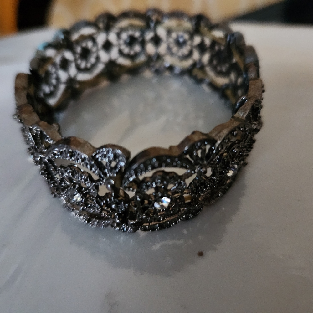 Jewelry - Picture 4 of 4